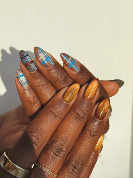 Velvet plaid nails